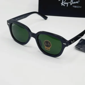 Sunglasses in Black Frame Green Lens