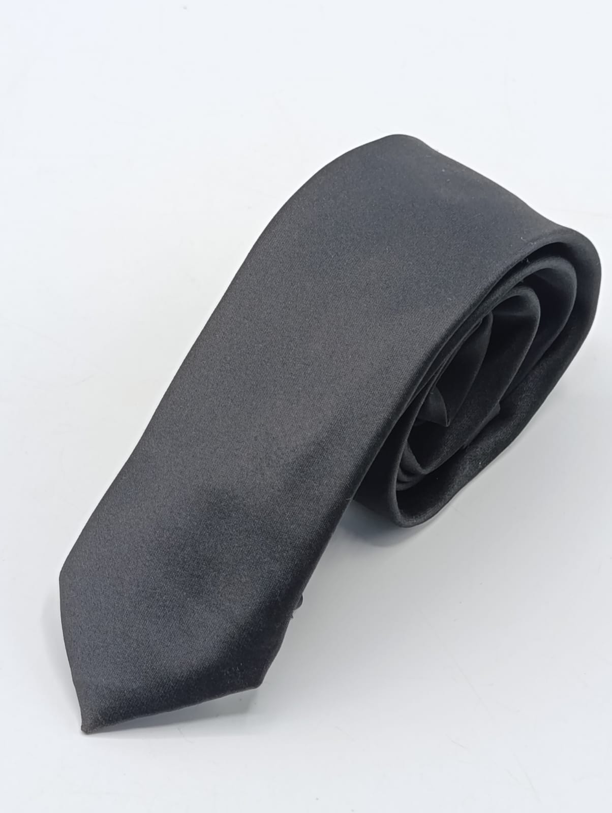 Commodus Black Tie